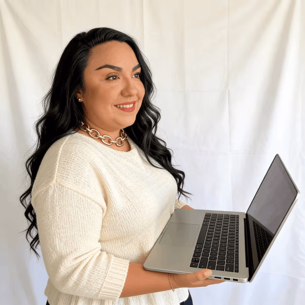 Nathaly Glass, fundadora de Numbers and Balance servicios de contabilidad, en un retrato profesional